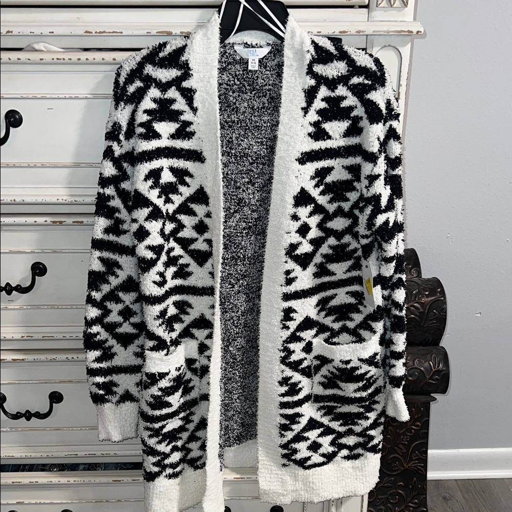 Chico's Black and White Geometric Cardigan Sweater